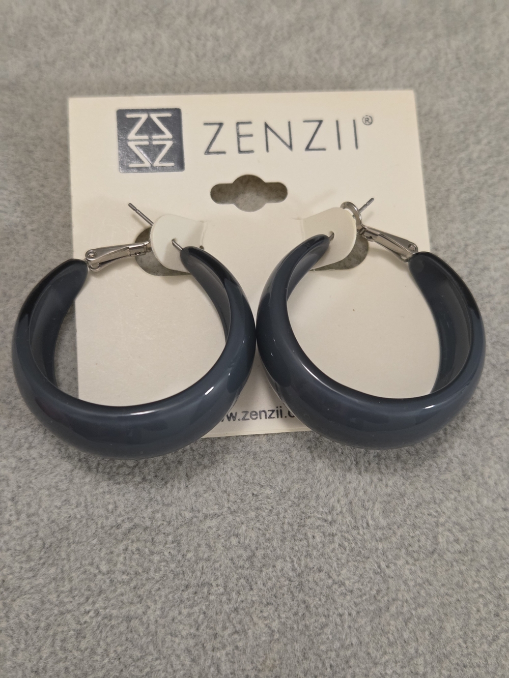 NWT ZENZII Chunky Charcoal Grey Resin Hoop Earrings Summer Cute Light Festival